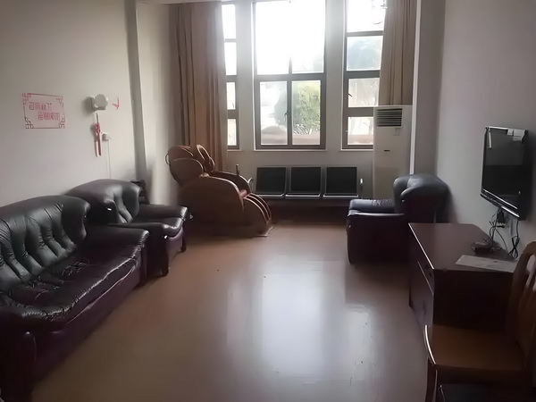 深圳落户测评_里拉暴跌后土耳其成购物天堂中国游客忙“扫货” 他谈着轿的是开餐厅车谈