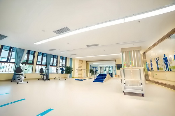 2025应届生落户深圳条件_大连遭暴雨袭击内涝严重超百个航班延误或取消 袭击内涝严消为了文字节省